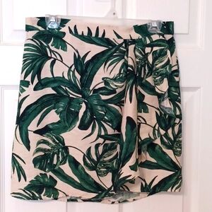 H&M tropical print skirt, sz 10, (runs small, more like an 8). Green and cream.